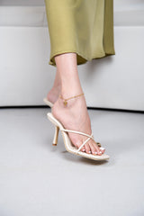 Aurina Ring Detailed Heels.