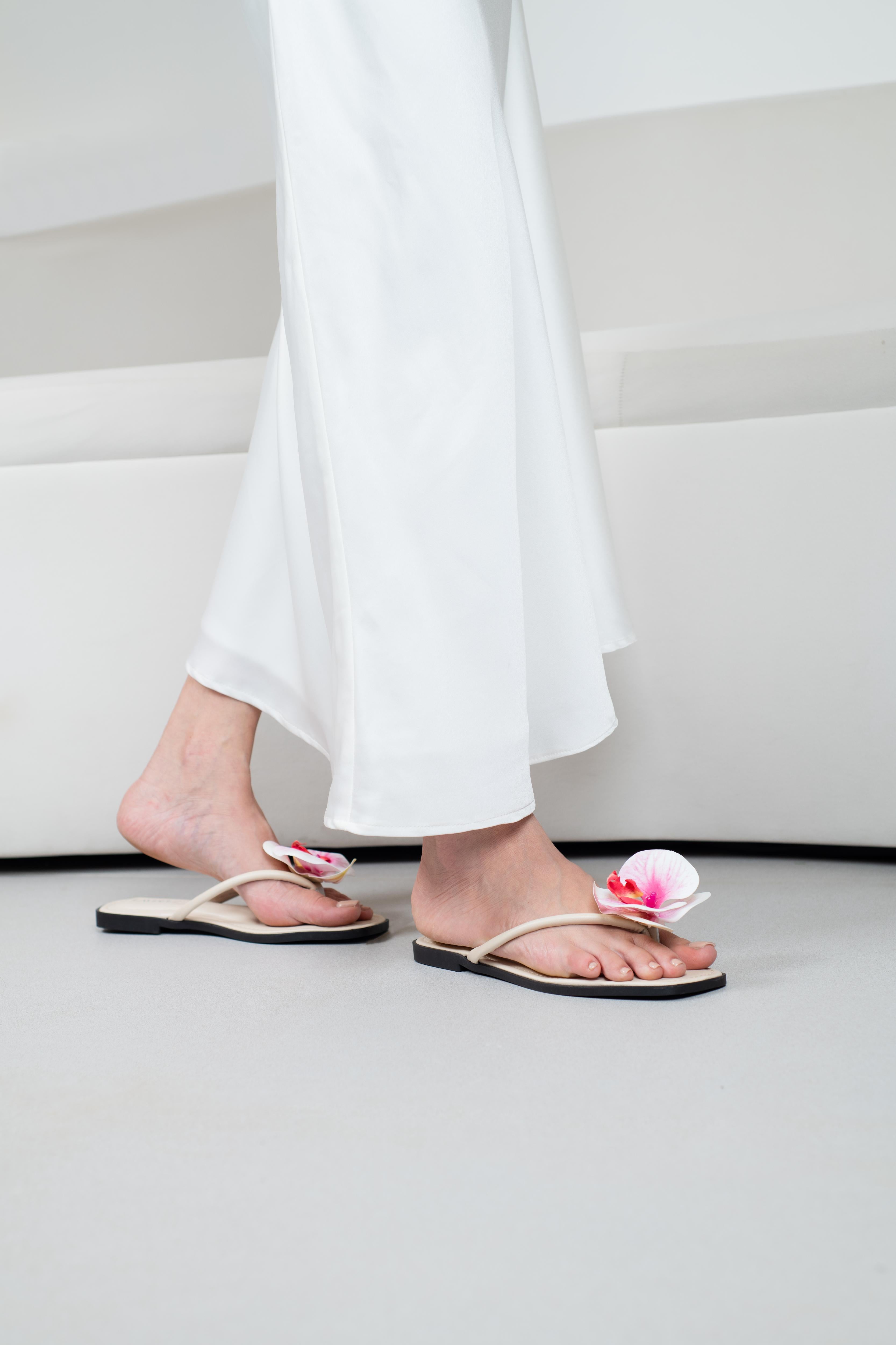 Tulia Flat Sandals