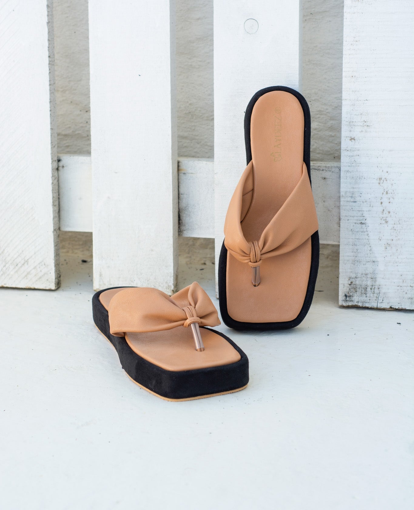 Laydeez Oslo Flatform Thong Sandals